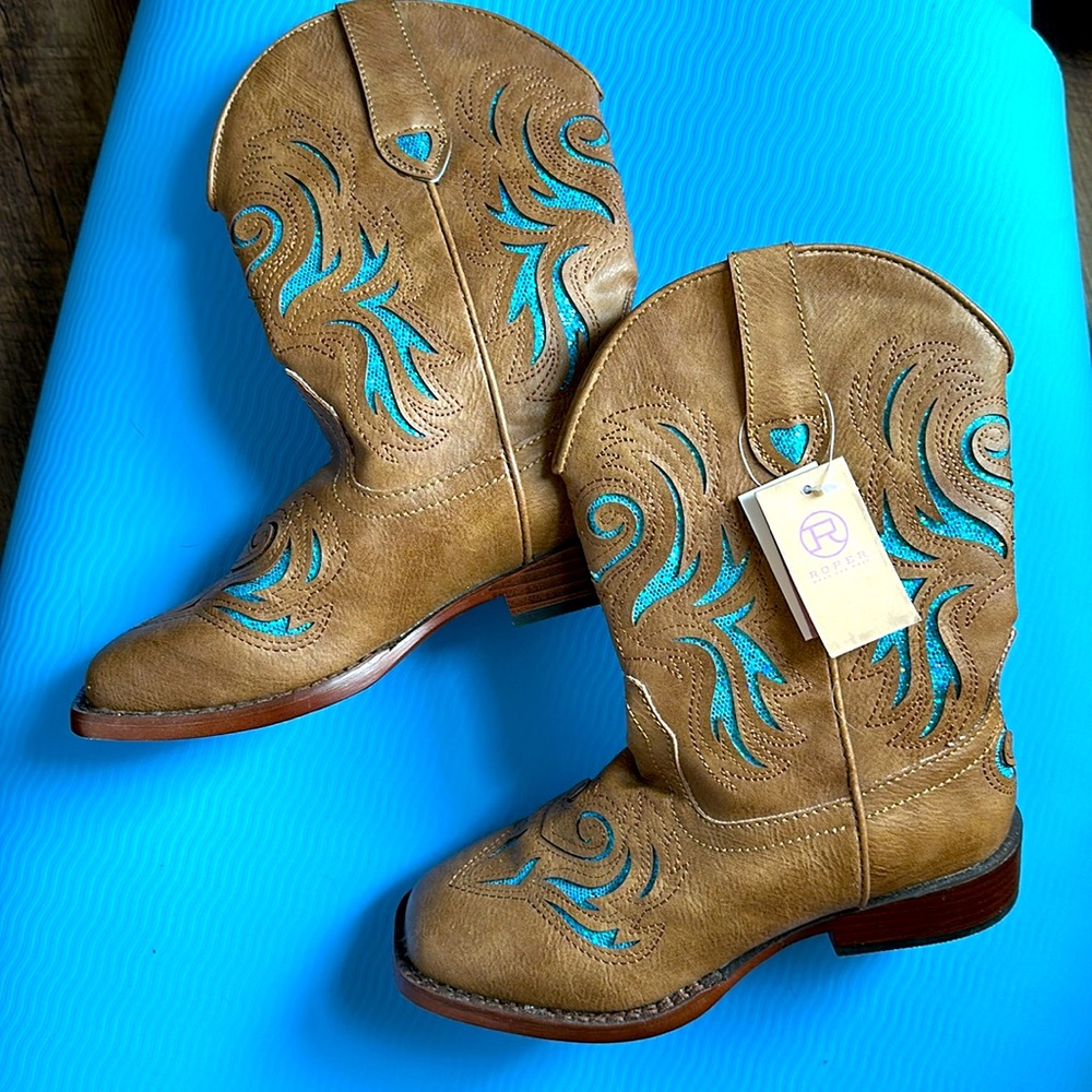 Brand new Roper Girls wear the west cowgirl boots